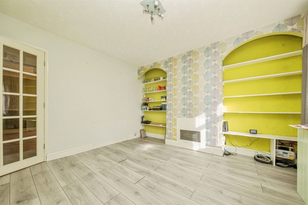 Property photo 3 of 16
