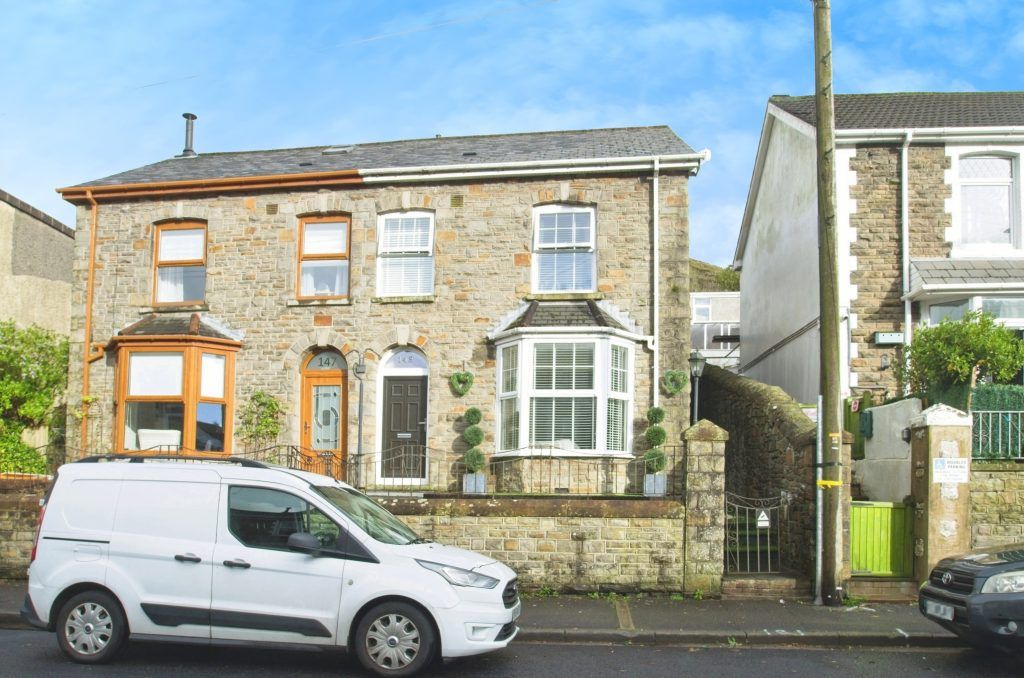 Property photo 2 of 20