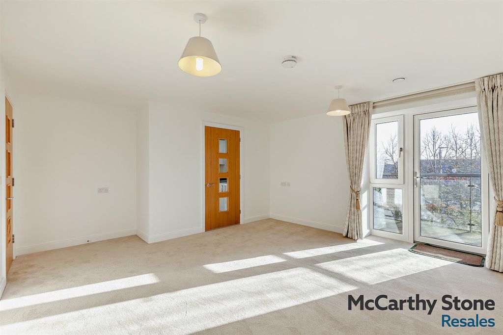 Property photo 2 of 12 8675834-Interior02-800.Jpg