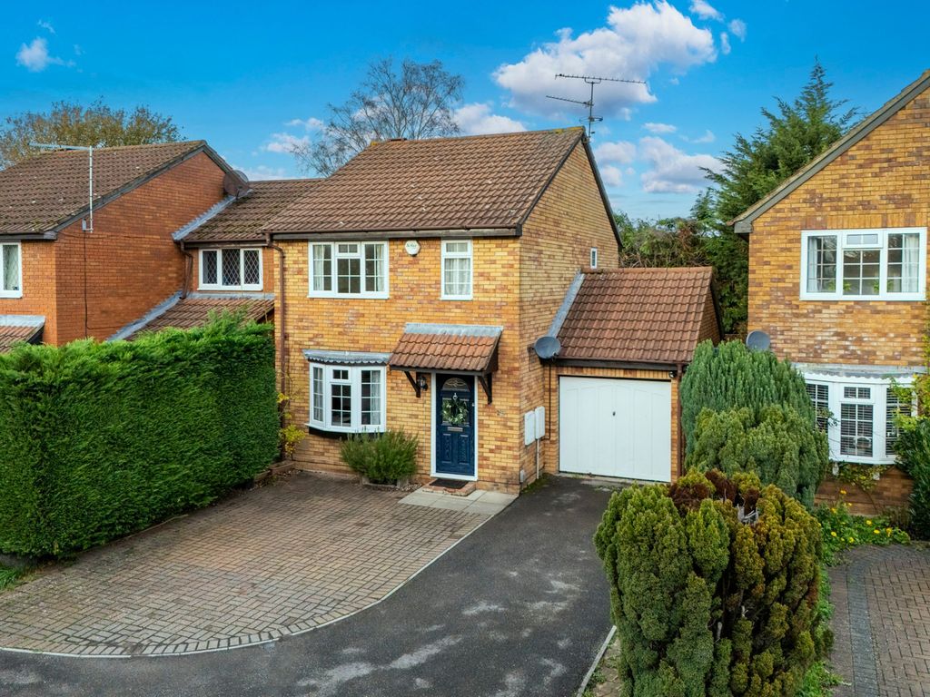 Property photo 1 of 11 Laburnum Road