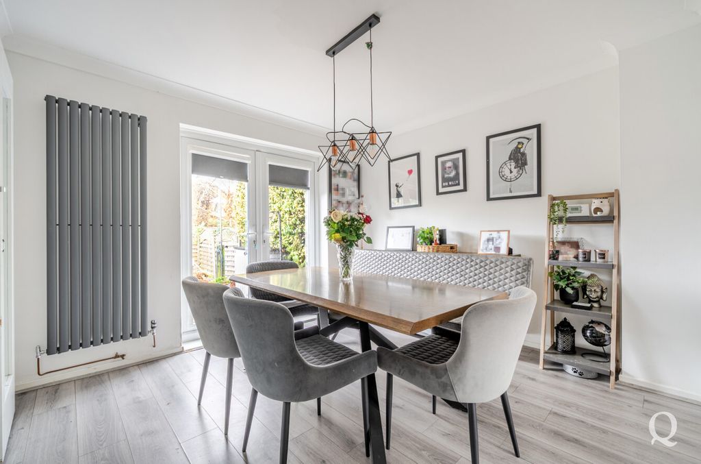 Property photo 2 of 25 Eacc866B-26ce-49B...