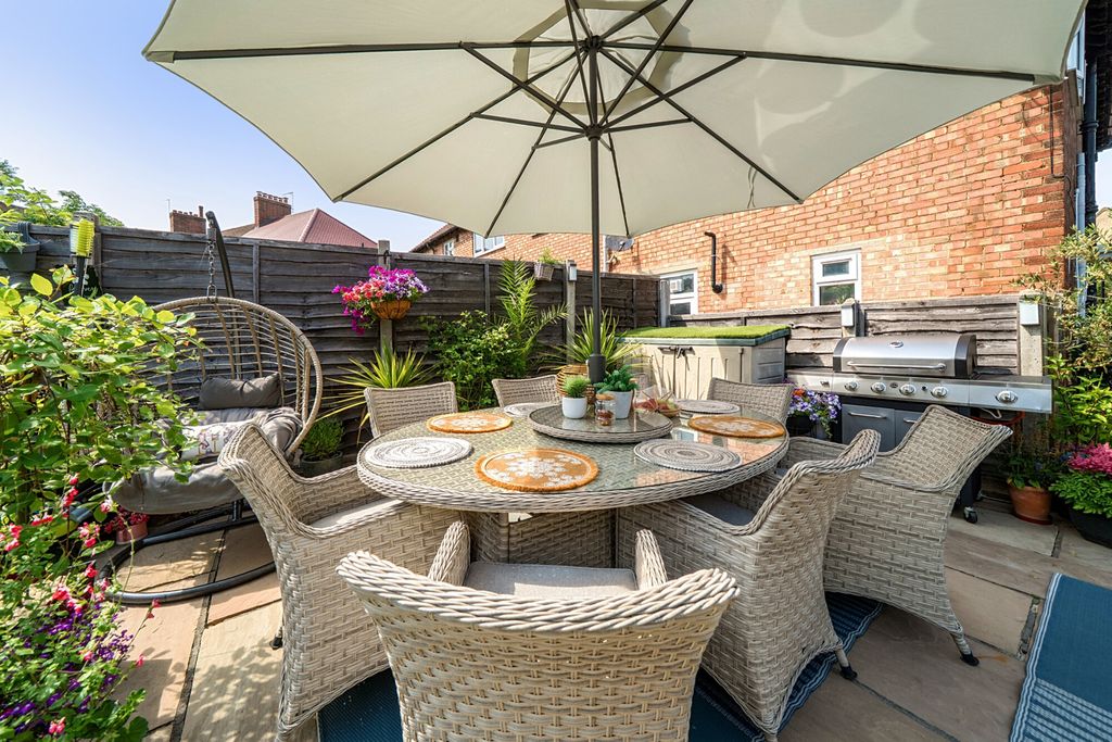 Property photo 3 of 38 Garden