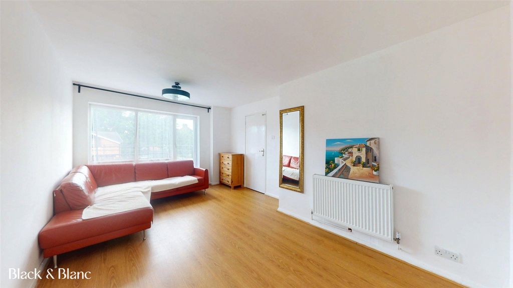 Property photo 1 of 6 Living Room
