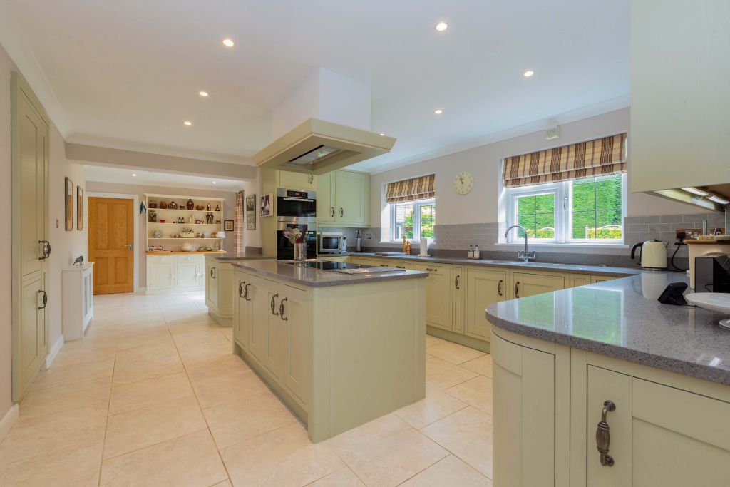 Property photo 3 of 27