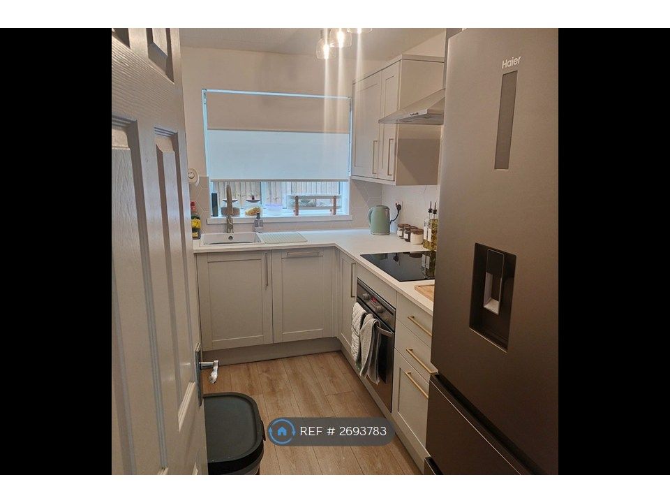 Property photo 3 of 14 Newly Fitted Kitchen