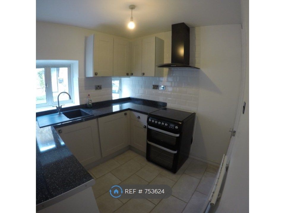 Property photo 3 of 11 Kitchen