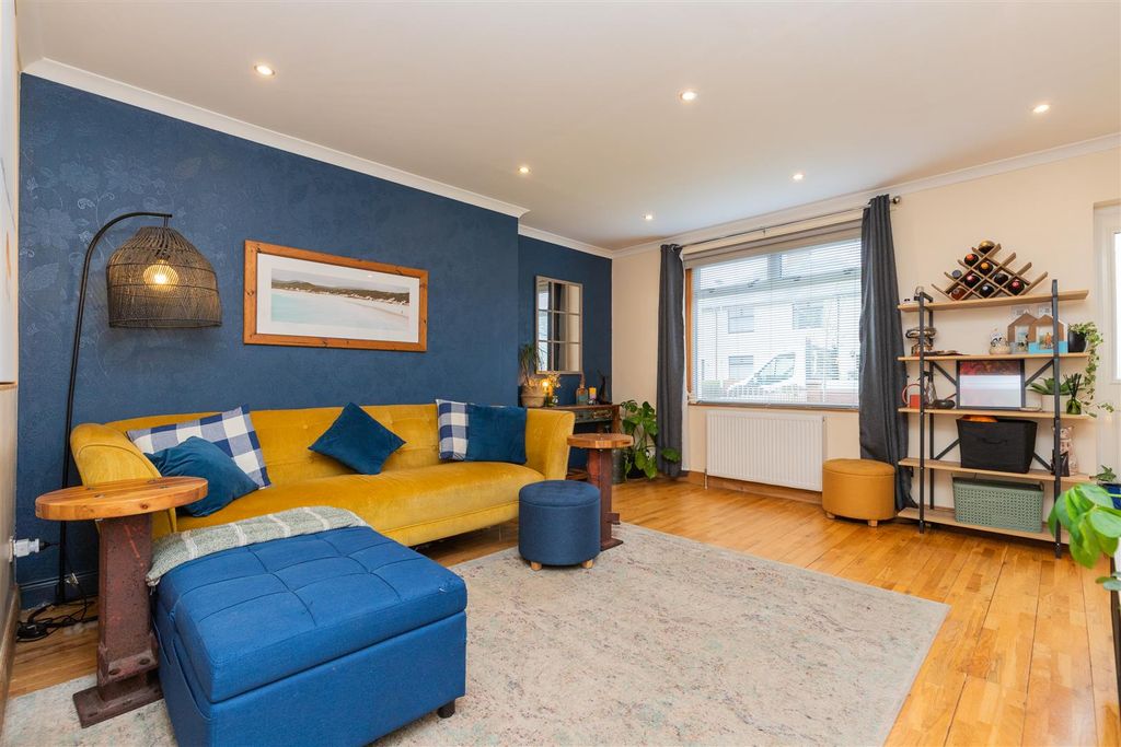 Property photo 3 of 25 18 Brook Street Strathaven ML10 6Ng-10.Jpg