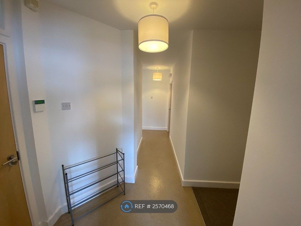 Property photo 3 of 20 Hall Way