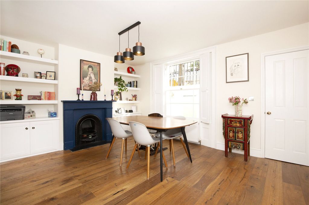 Property photo 3 of 25 Dining Area