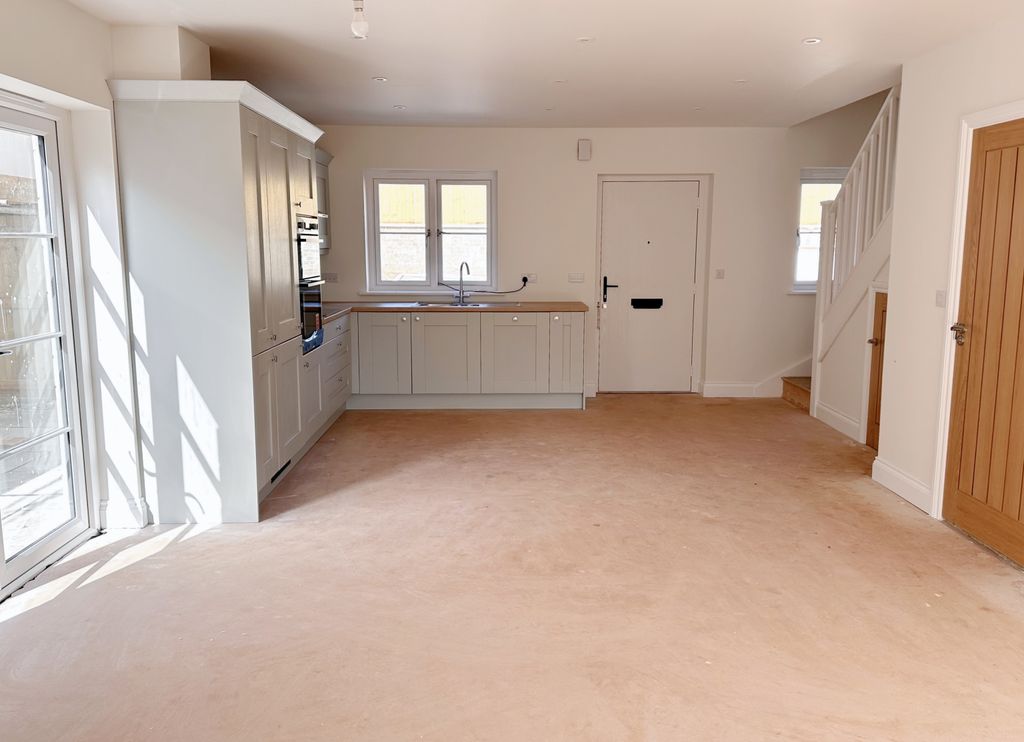 Property photo 2 of 5