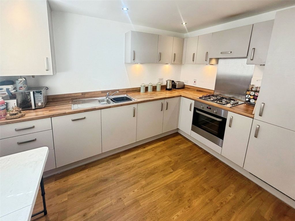 Property photo 2 of 16 Kitchen