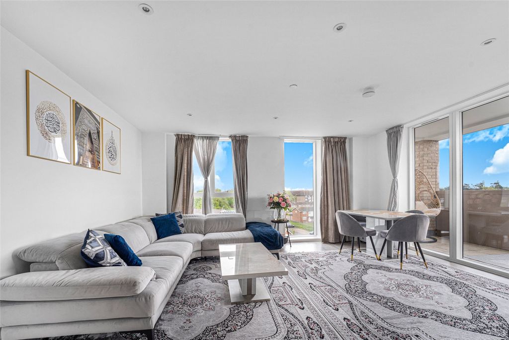 Property photo 2 of 16 Picture No. 11