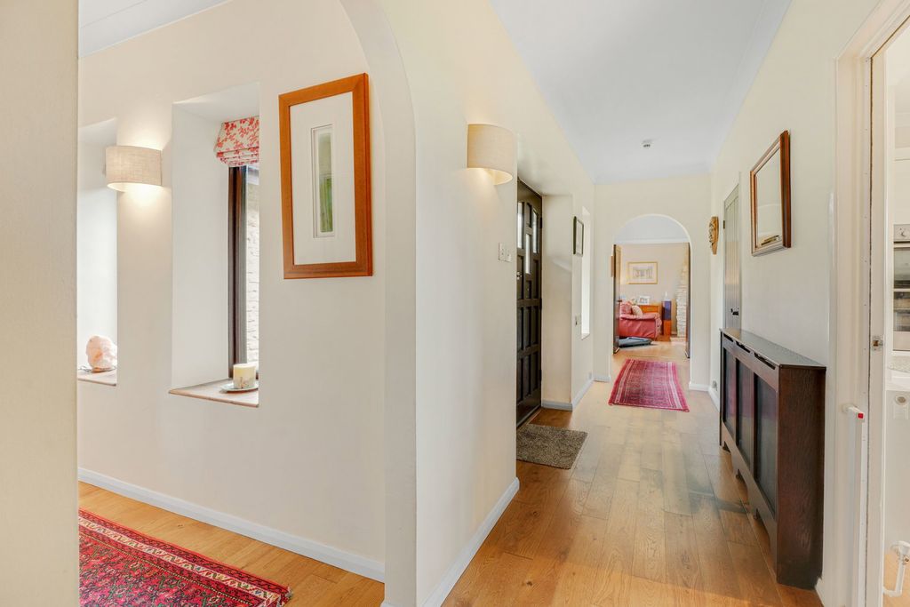 Property photo 2 of 30