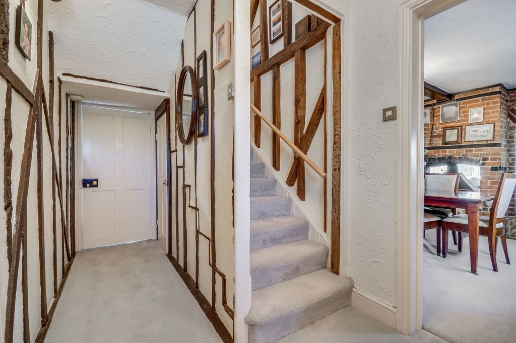Property photo 3 of 22 Entrance Hall