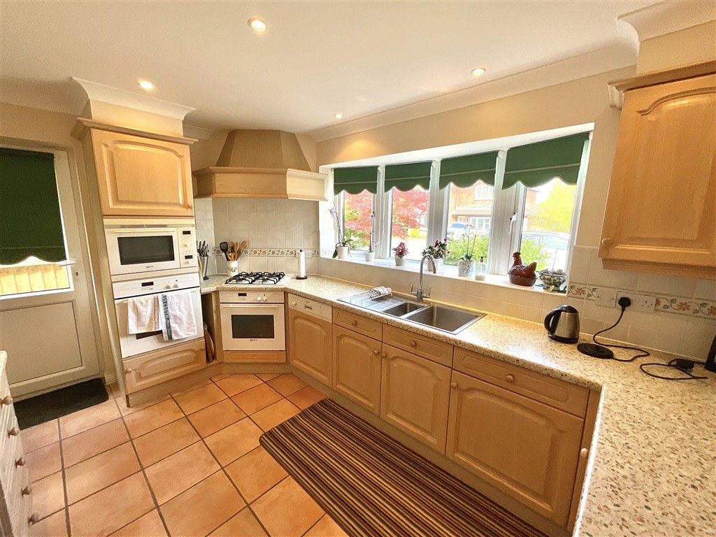 Property photo 1 of 16 Kitchen 1