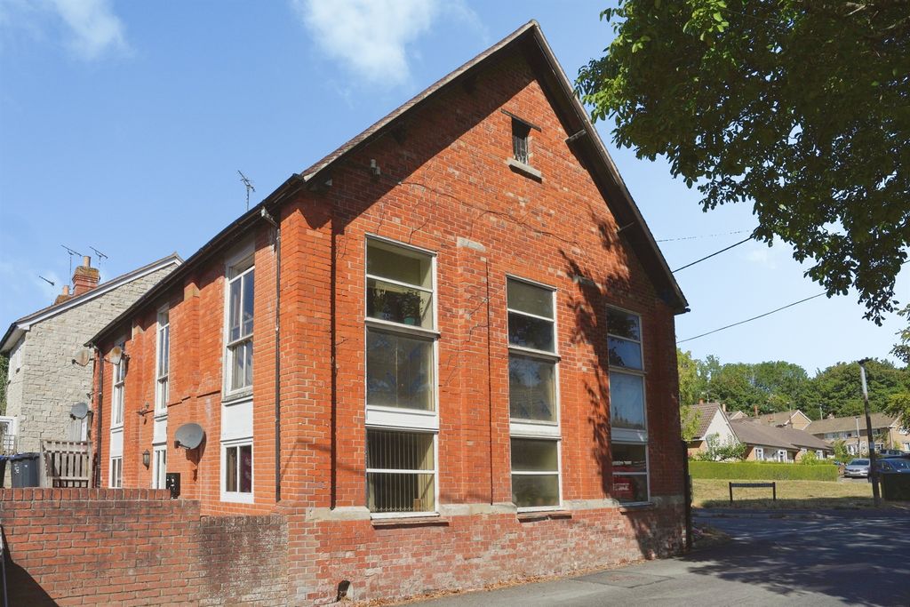Property photo 1 of 6