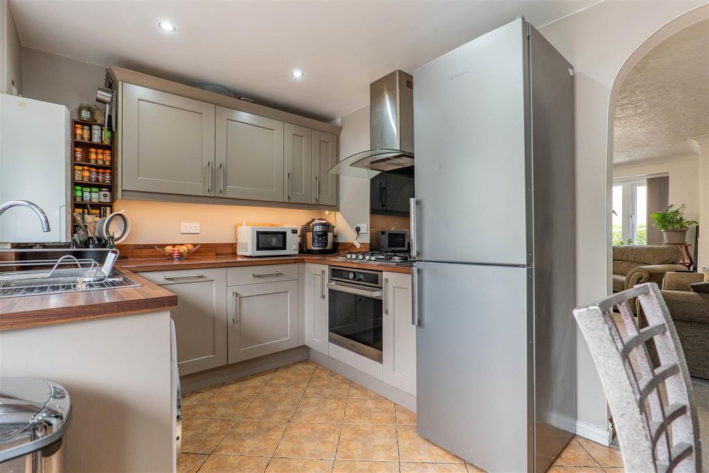 Property photo 3 of 20 Kitchen/Diner