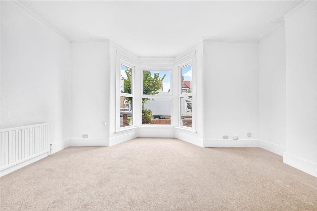 Property photo 3 of 25