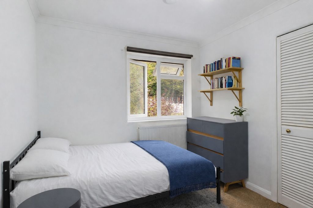 Property photo 3 of 11 Photo 12