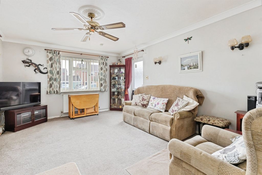 Property photo 2 of 17