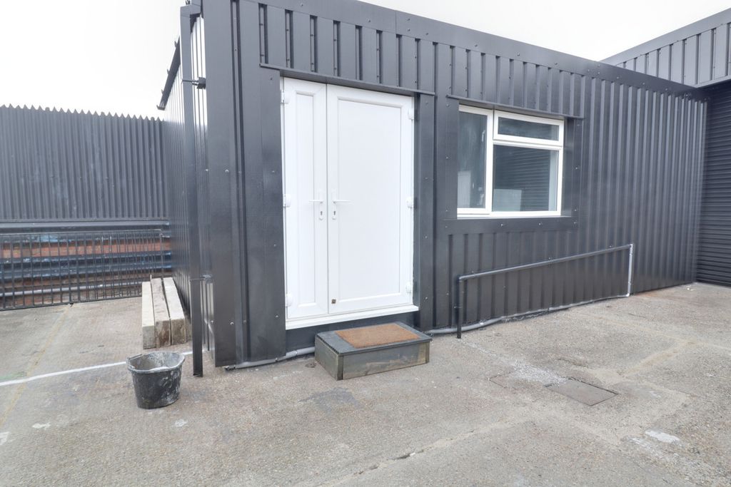 Property photo 1 of 3