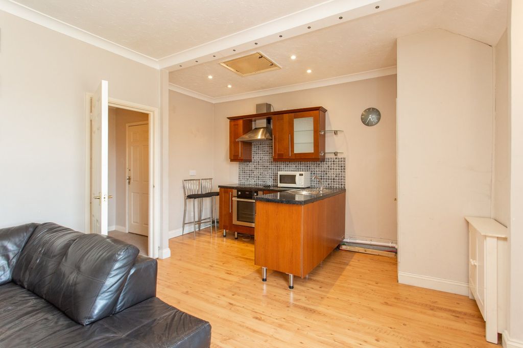 Property photo 3 of 9 Picture 3