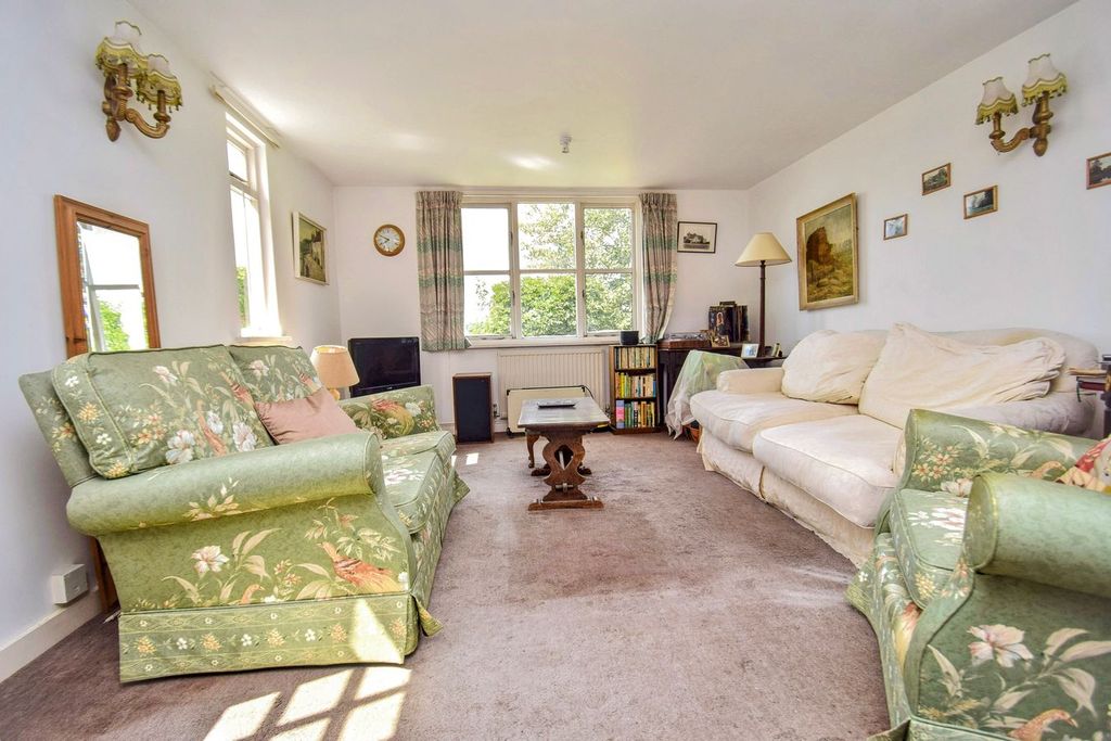 Property photo 3 of 22