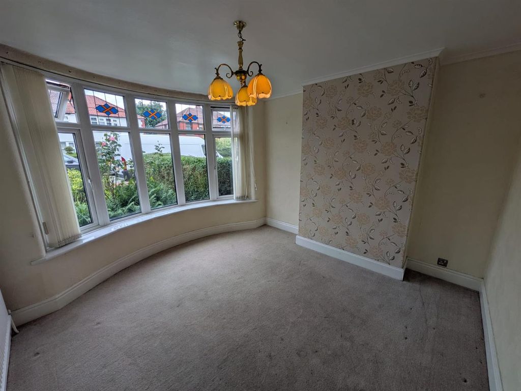 Property photo 2 of 25 Front Lounge