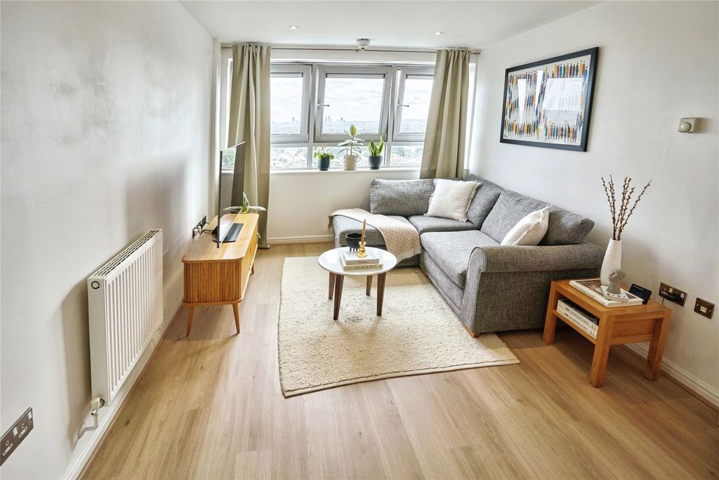 Property photo 2 of 10 Picture No. 34