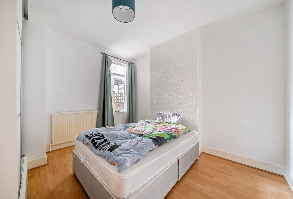 Property photo 3 of 12 1381786-12-6916Fc...