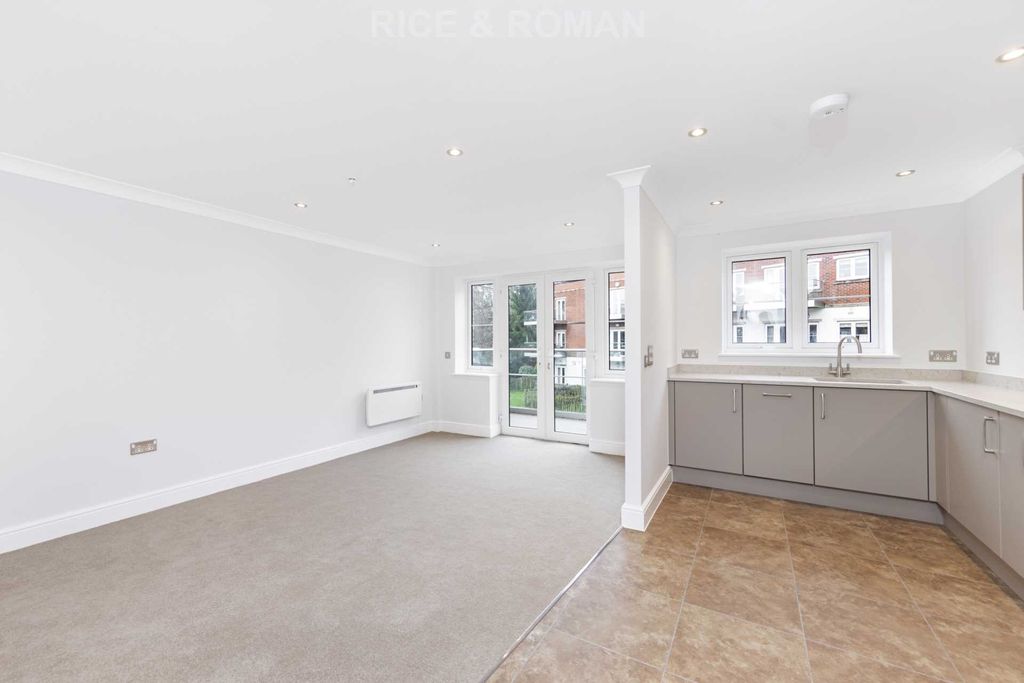 Property photo 2 of 25