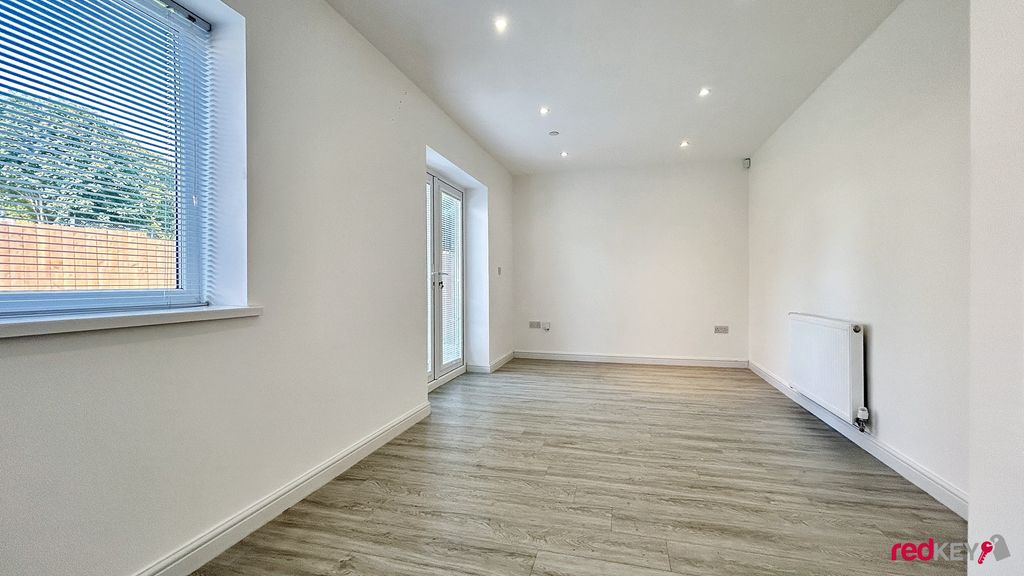 Property photo 2 of 11 Lounge