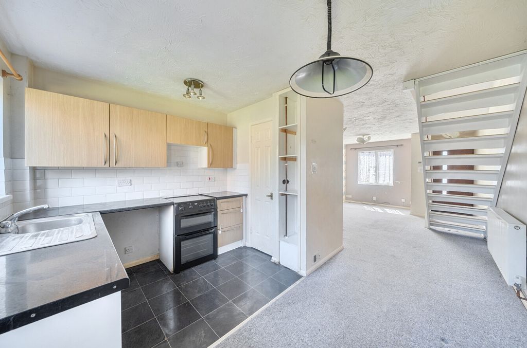 Property photo 2 of 13 1452875-26-69F37d...