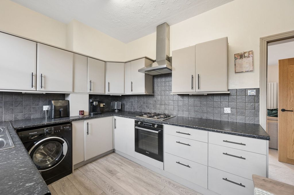 Property photo 3 of 30 Kitchen/ Diner