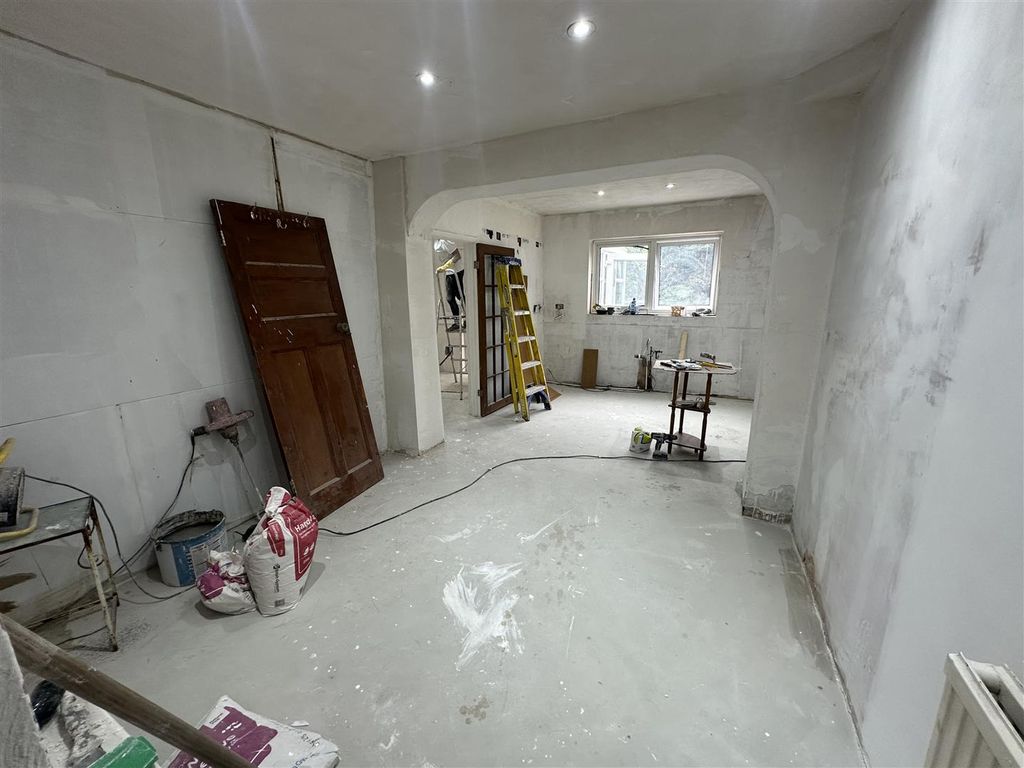 Property photo 1 of 11 Kitchen