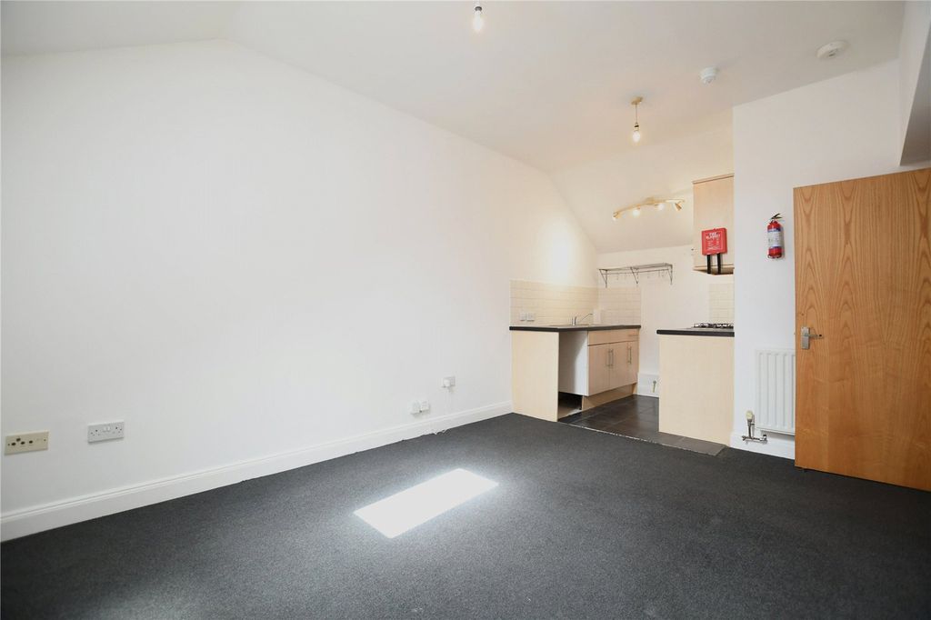 Property photo 2 of 9 Picture No. 15