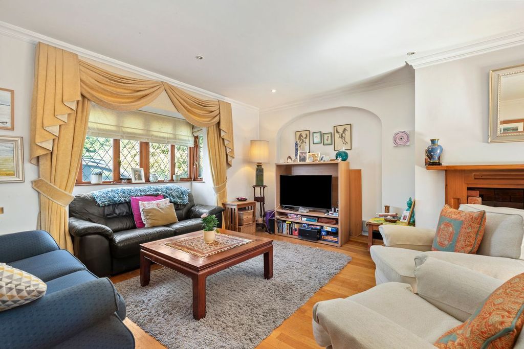 Property photo 3 of 31