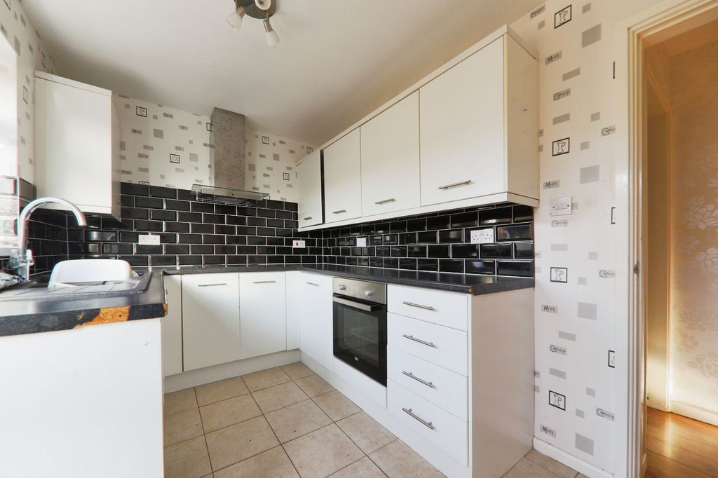 Property photo 2 of 7 3779995