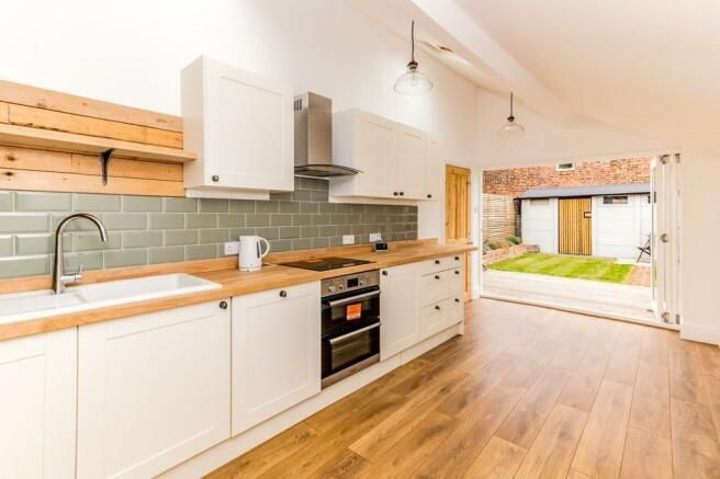 Property photo 2 of 11 Kitchen