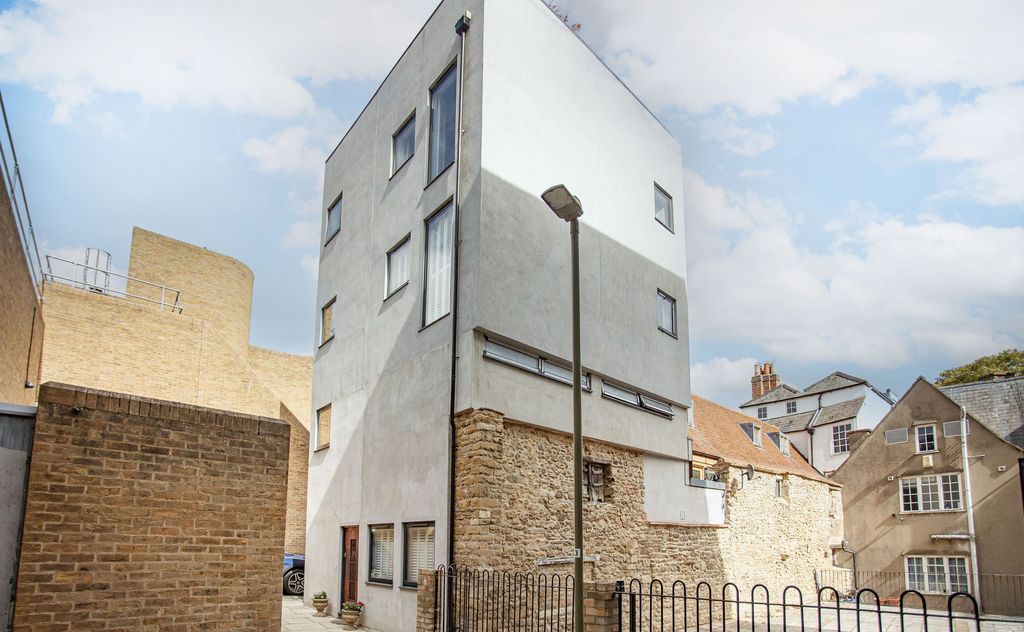 Property photo 1 of 22