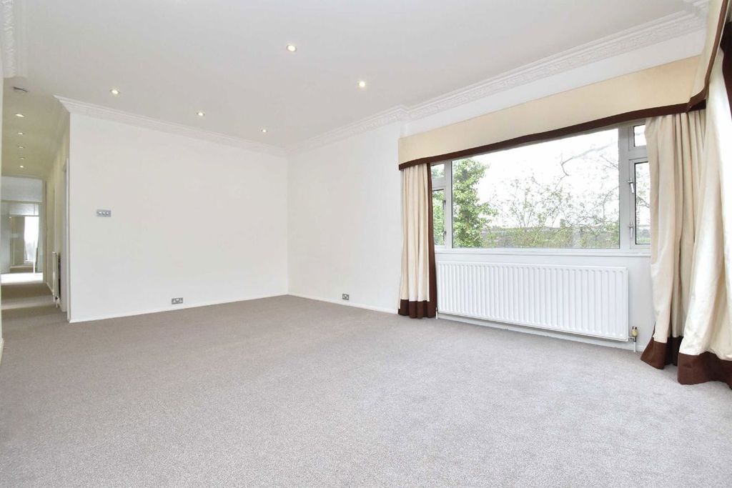 Property photo 1 of 4