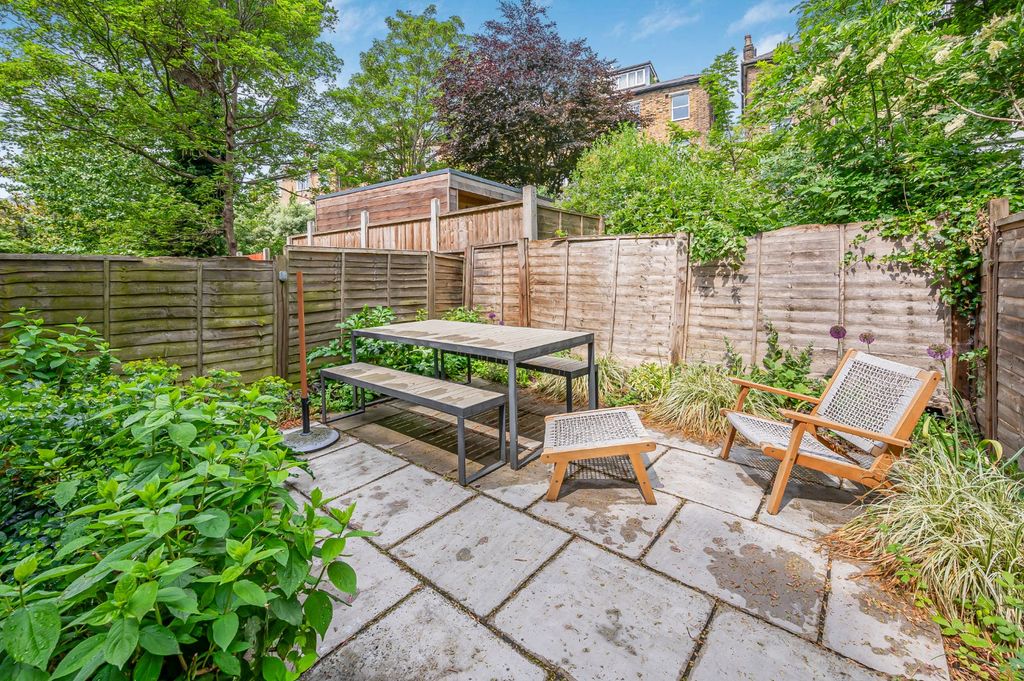 Property photo 2 of 11 Picture No. 14