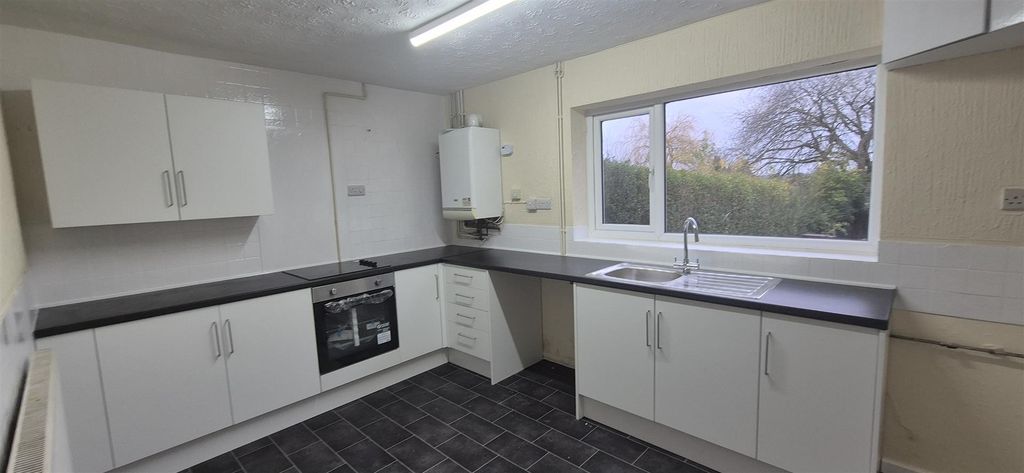 Property photo 1 of 6 Kitchen