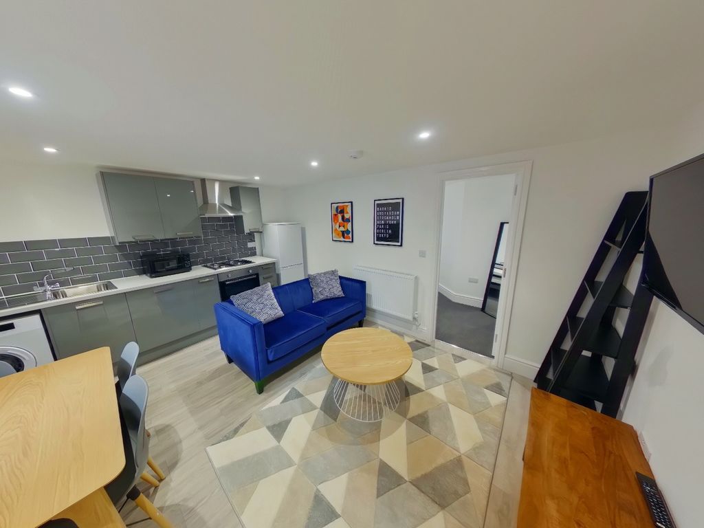 Property photo 1 of 4 A Spacious And Inviting Modern Living Room Featuri...