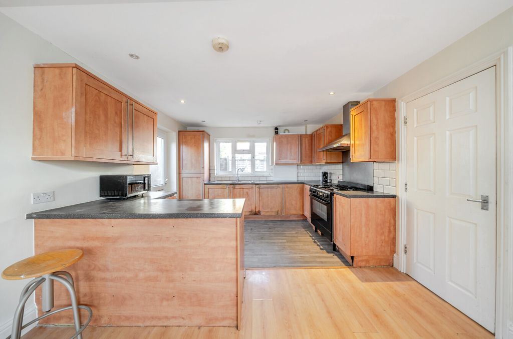 Property photo 3 of 20 1386026-4-6930115...