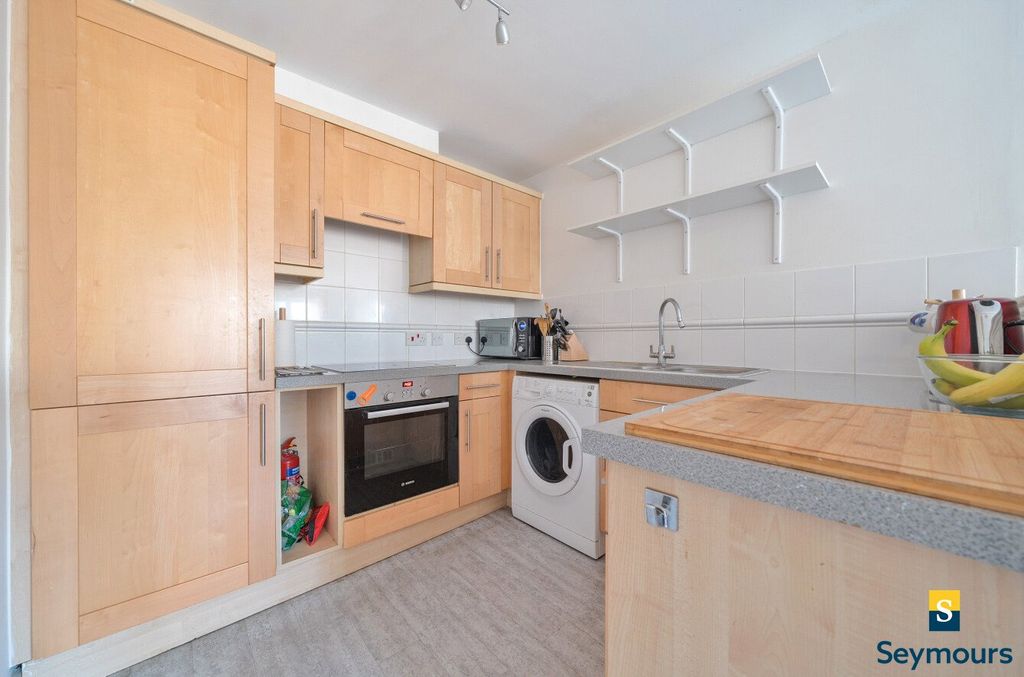 Property photo 3 of 20 Kitchen