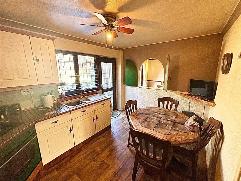 Property photo 1 of 8 Kitchen 1