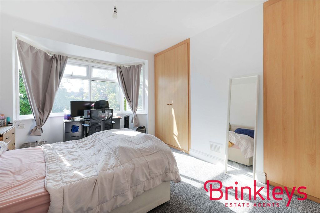 Property photo 3 of 17 Picture No. 10