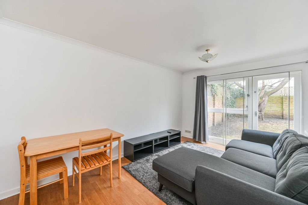 Property photo 2 of 8