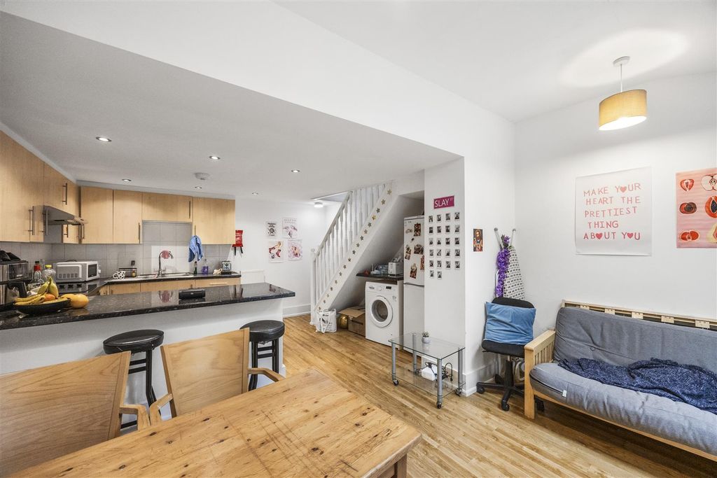 Property photo 2 of 10 Kitchen